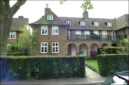 02 Reynolds Close